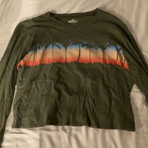 A crop top long sleeve shirt